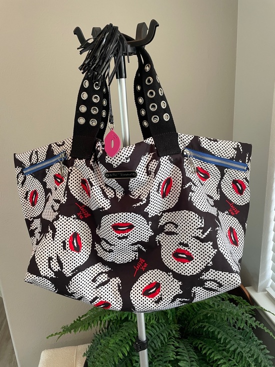 Betsey Johnson Handbags - Betsey Johnson Vintage Marilyn Monroe Black & White Pop Art Tote